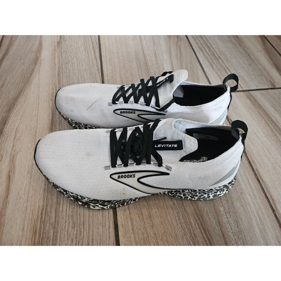 Brooks Women's Levitate StealthFit 6 Leopard Sneakers Sz 11mb. - Picture 3 of 11